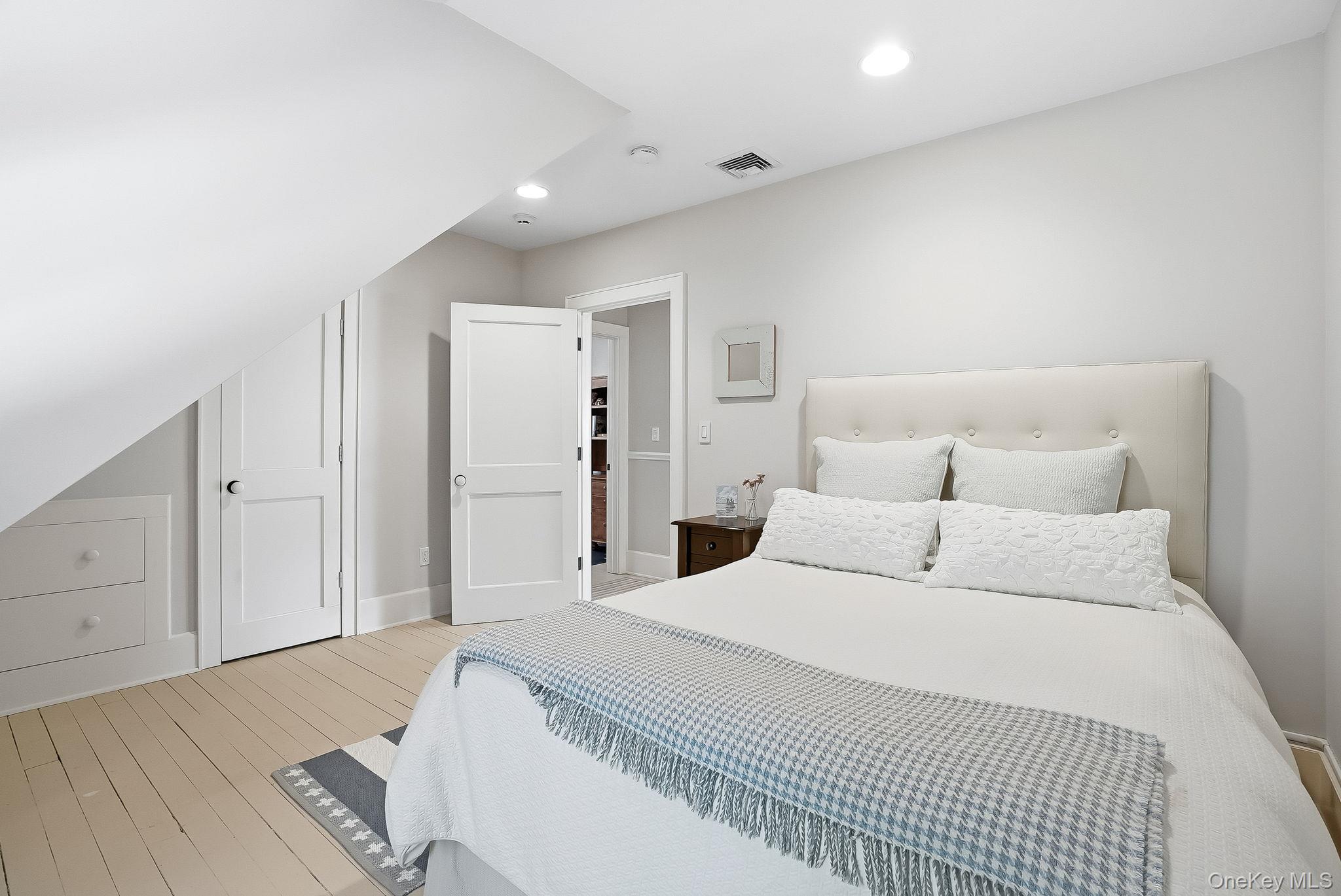 880 Forest Avenue Rye, NY 10580 - Photo 33 of 48 Bedroom Four with Walk-In Closet