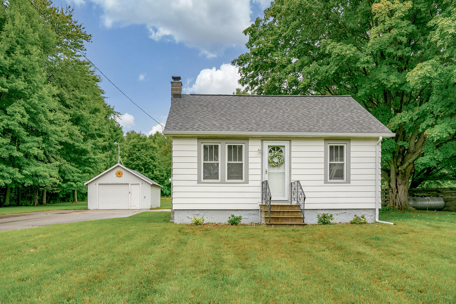 2591 West Thar Road Coloma, MI 49038 - Photo 2 of 36 WM2591thar-40