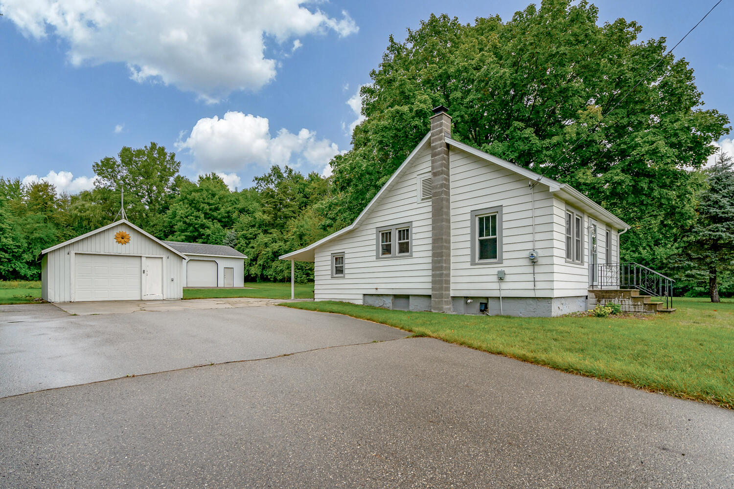 2591 West Thar Road Coloma, MI 49038 - Photo 4 of 36 WM2591thar-44