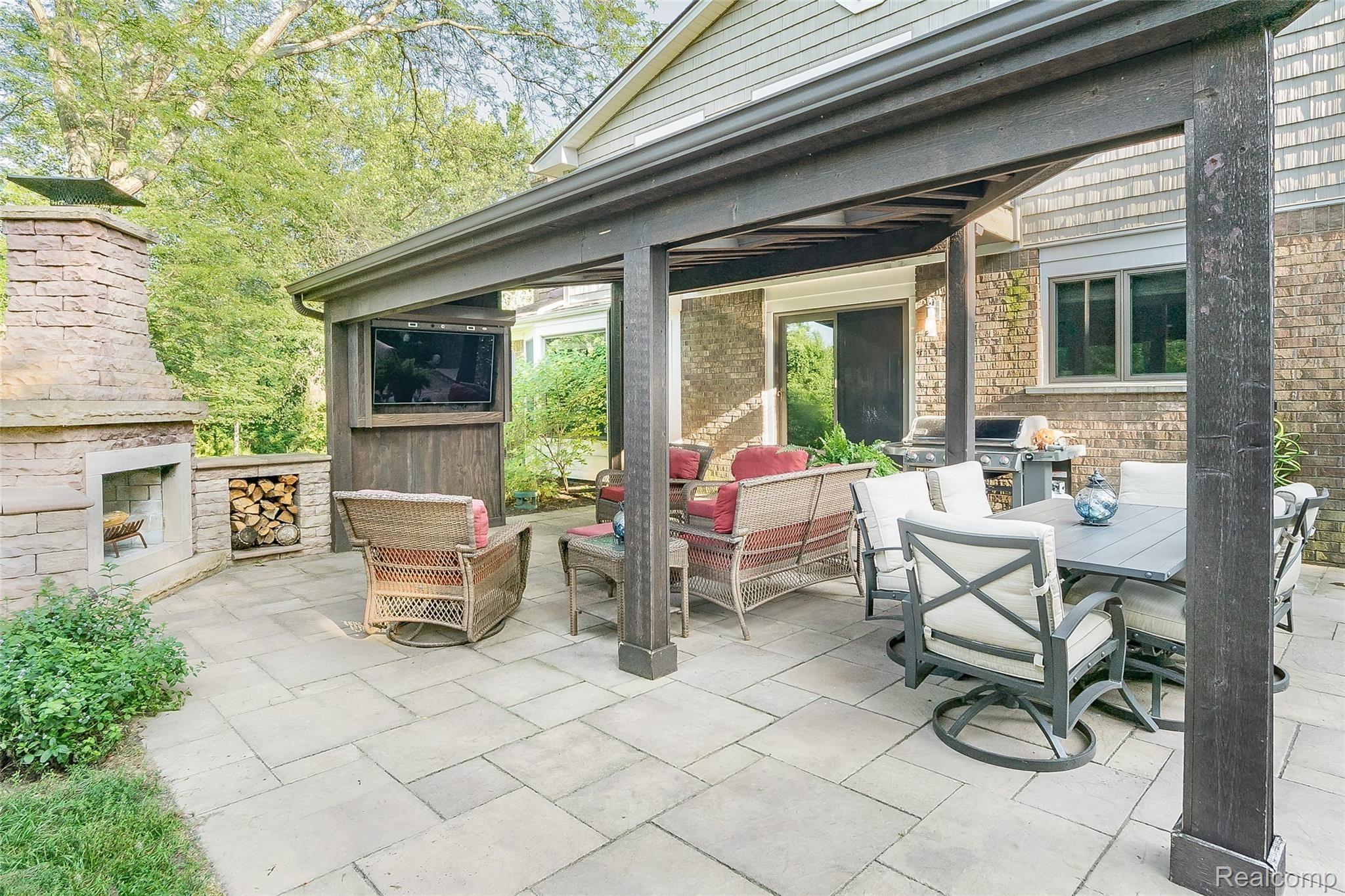 1955 East Snell Road Rochester, MI 48306 - Photo 30 of 49 Outdoor Living with Entertrainment