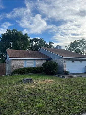 a view of a backyard of the house