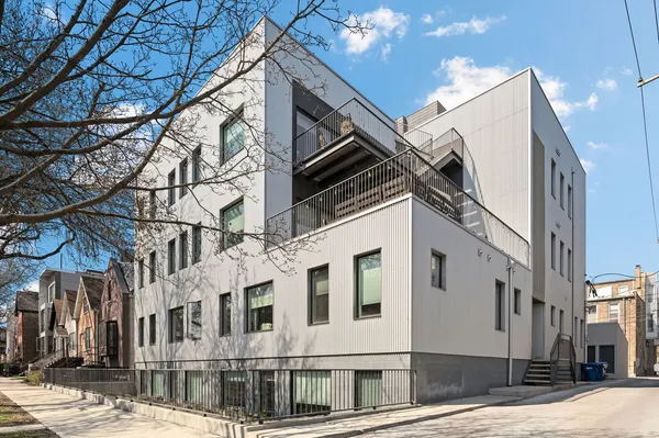 $4,995 | 2016 West Rice Street, Unit 202, Chicago, IL 60622
