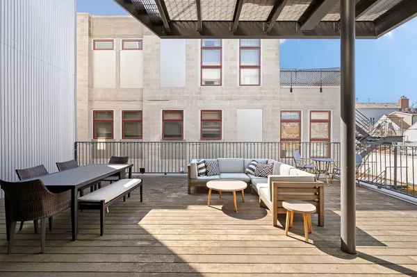 $4,995 | 2016 West Rice Street, Unit 202, Chicago, IL 60622