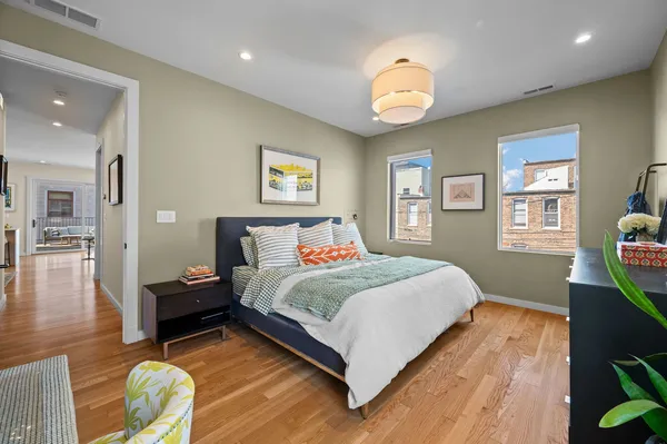 $4,995 | 2016 West Rice Street, Unit 202, Chicago, IL 60622