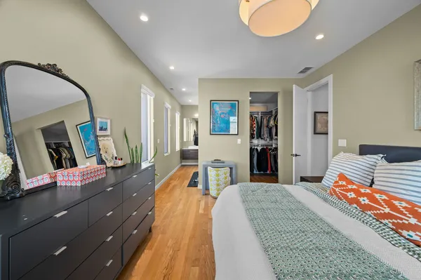 $4,995 | 2016 West Rice Street, Unit 202, Chicago, IL 60622