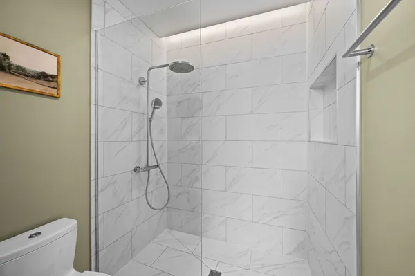 $4,995 | 2016 West Rice Street, Unit 202, Chicago, IL 60622