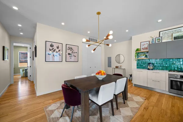 $4,995 | 2016 West Rice Street, Unit 202, Chicago, IL 60622