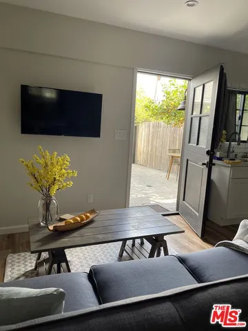 $2,100 | 4411 Radford Avenue, Studio City, CA 91607