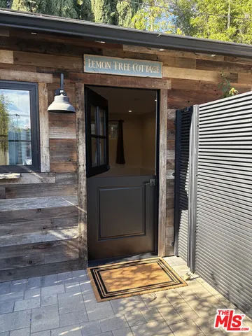 $2,100 | 4411 Radford Avenue, Studio City, CA 91607