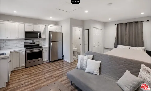 $2,100 | 4411 Radford Avenue, Studio City, CA 91607