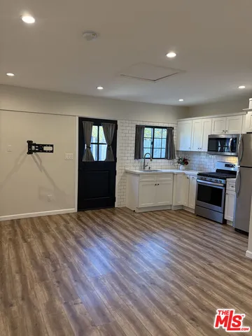 $2,100 | 4411 Radford Avenue, Studio City, CA 91607