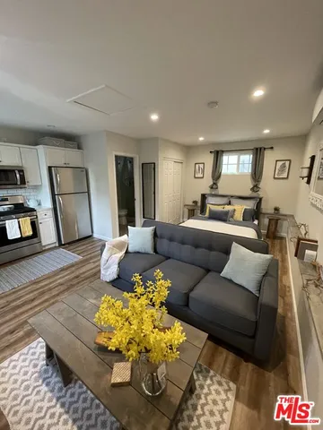 $2,100 | 4411 Radford Avenue, Studio City, CA 91607