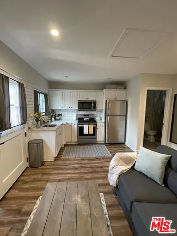 $2,100 | 4411 Radford Avenue, Studio City, CA 91607