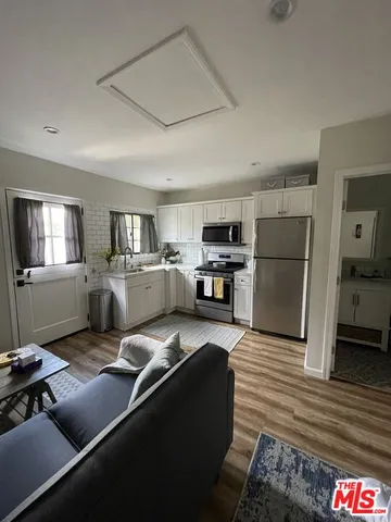 $2,100 | 4411 Radford Avenue, Studio City, CA 91607