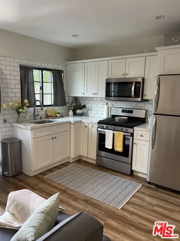 $2,100 | 4411 Radford Avenue, Studio City, CA 91607