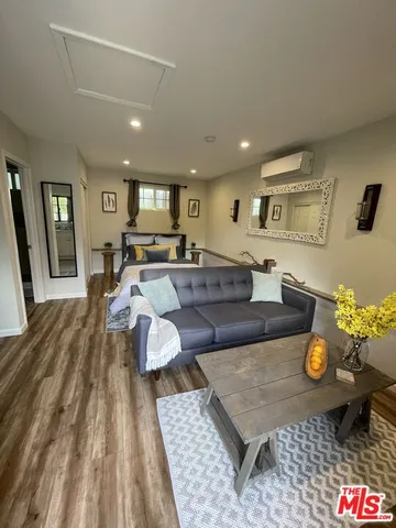 $2,100 | 4411 Radford Avenue, Studio City, CA 91607