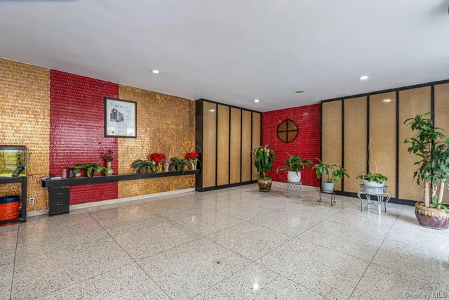 $158,000 | 89-15 Parsons Boulevard, Unit 11D | Jamaica