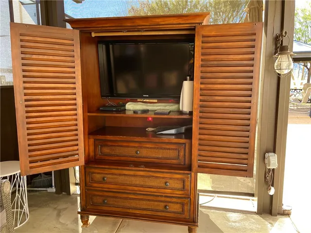a view of entryway door of the house