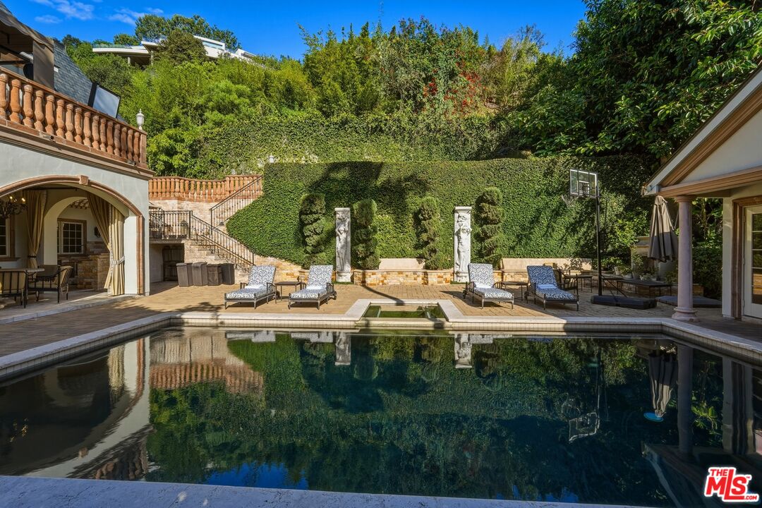900 Chantilly Road Los Angeles, CA 90077 - Photo 4 of 46
