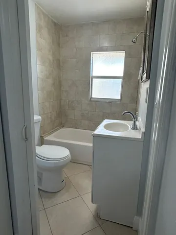 $1,400 | 508 57th Street, Unit 4, West Palm Beach, FL 33407