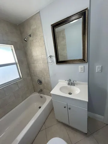 $1,400 | 508 57th Street, Unit 4, West Palm Beach, FL 33407