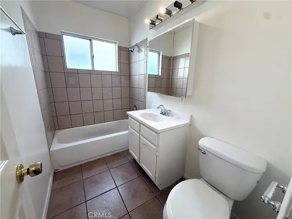 $1,625 | 10234 Woodworth Avenue, Unit 2, Inglewood, CA 90303