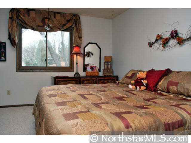 7581 Lakeside Road Northeast Fridley, MN 55432 - Photo 3 of 10