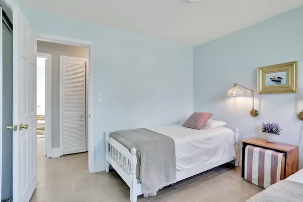 $5,000 | 400 Southeast 5th Court, Pompano Beach, FL 33060