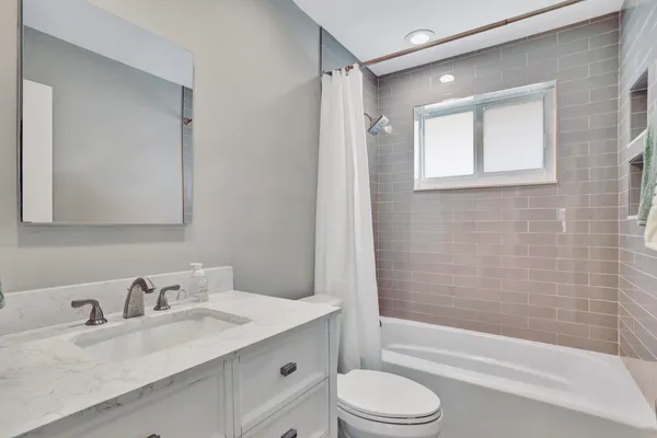 $5,000 | 400 Southeast 5th Court, Pompano Beach, FL 33060