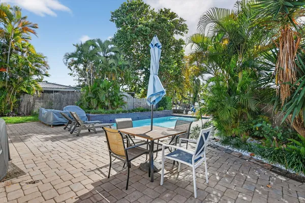 $5,000 | 400 Southeast 5th Court, Pompano Beach, FL 33060