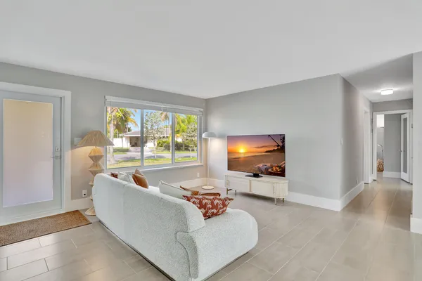 $5,000 | 400 Southeast 5th Court, Pompano Beach, FL 33060