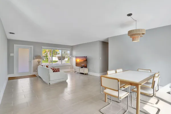 $5,000 | 400 Southeast 5th Court, Pompano Beach, FL 33060