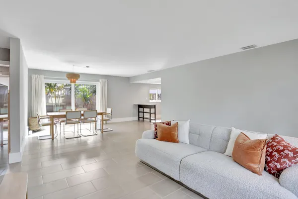 $5,000 | 400 Southeast 5th Court, Pompano Beach, FL 33060