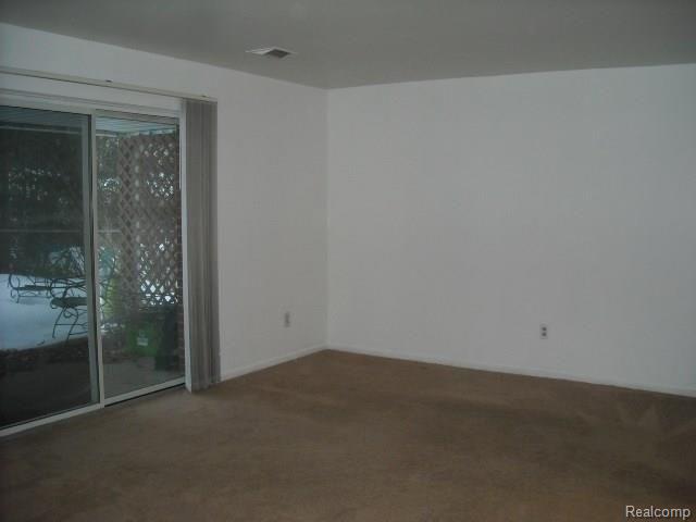 23220 Tuck Road Farmington, MI 48336 - Photo 7 of 8 LIVING ROOM