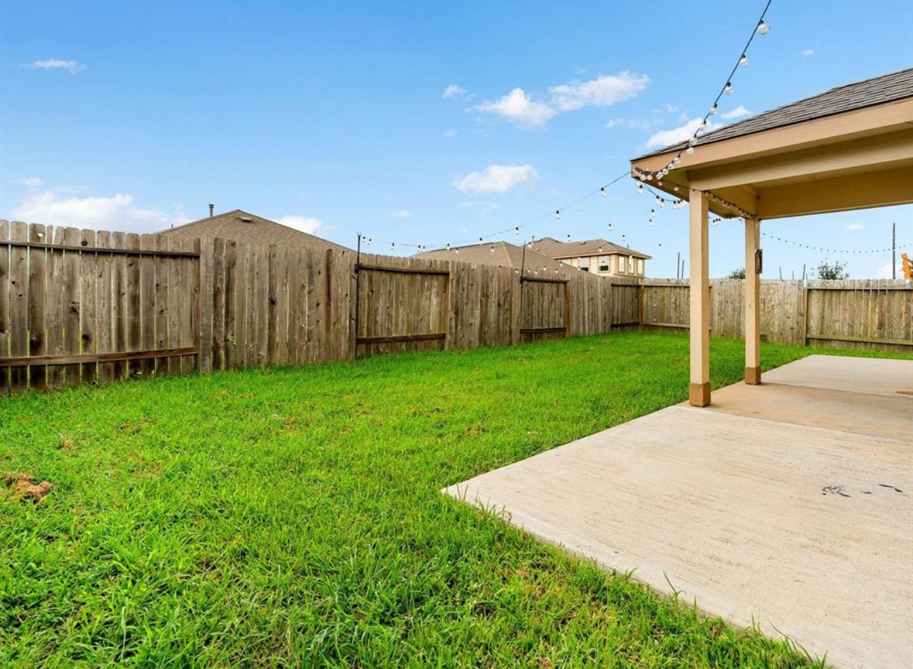 8307 Oakleaf Meadow Court Rosharon, TX 77583 - Photo 11 of 11 a view of a backyard with wooden fence