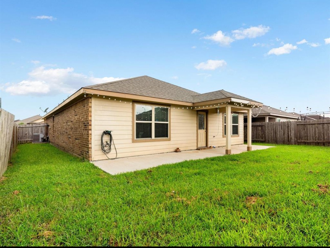 8307 Oakleaf Meadow Court Rosharon, TX 77583 - Photo 10 of 11 a front view of a house with a yard and garage