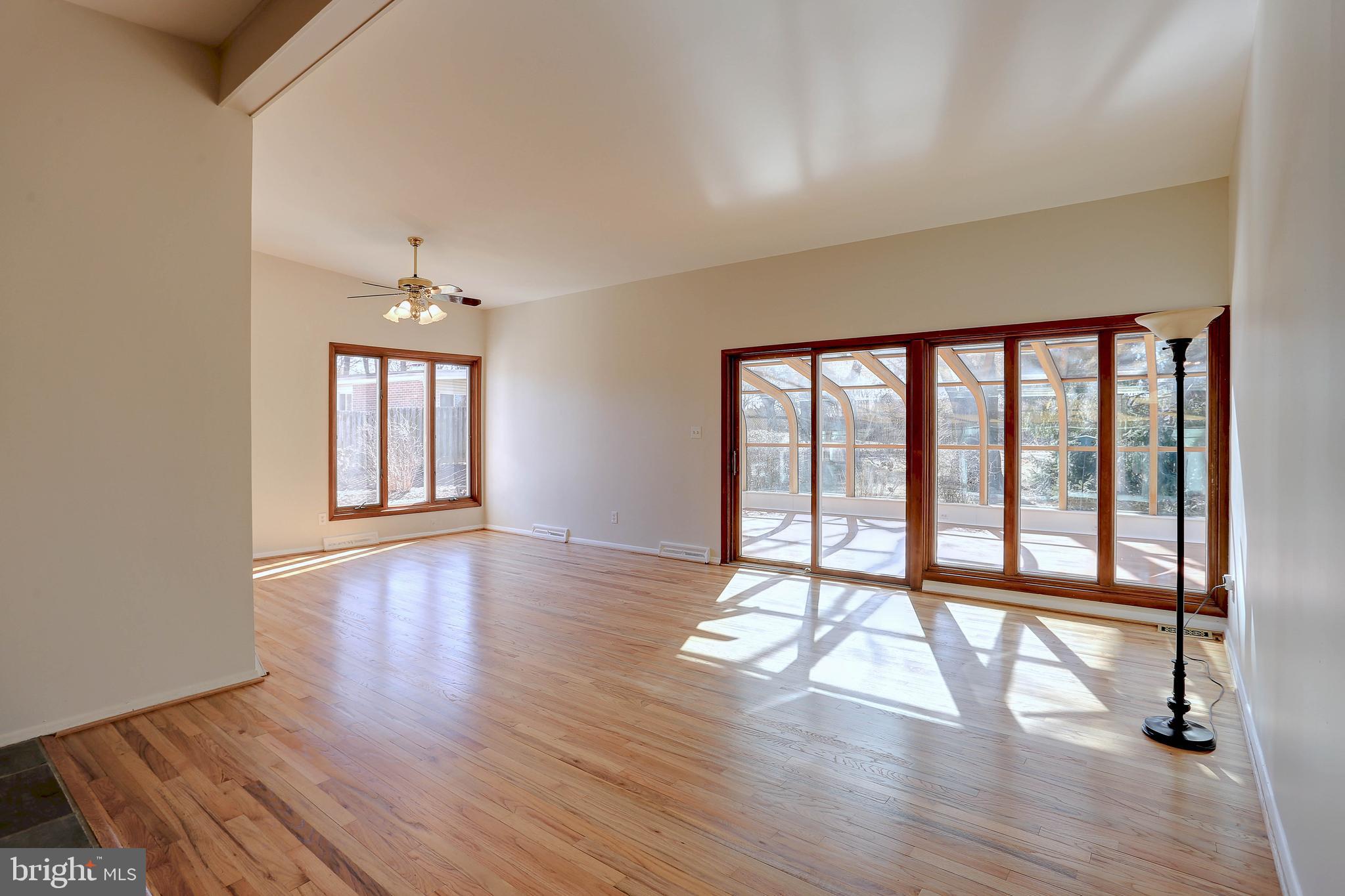 5101 West Penfield Road Columbia, MD 21045 - Photo 5 of 40 Living Room