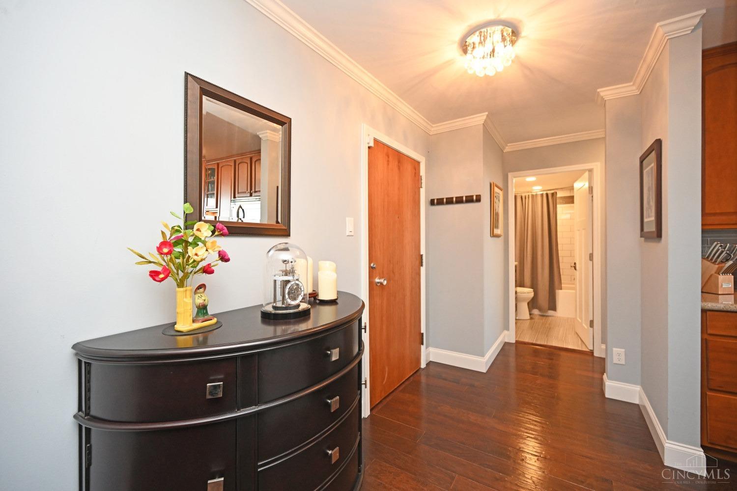 2324 Madison Road, Unit 1601 Cincinnati, OH 45208 - Photo 3 of 32 Gallery Image 3