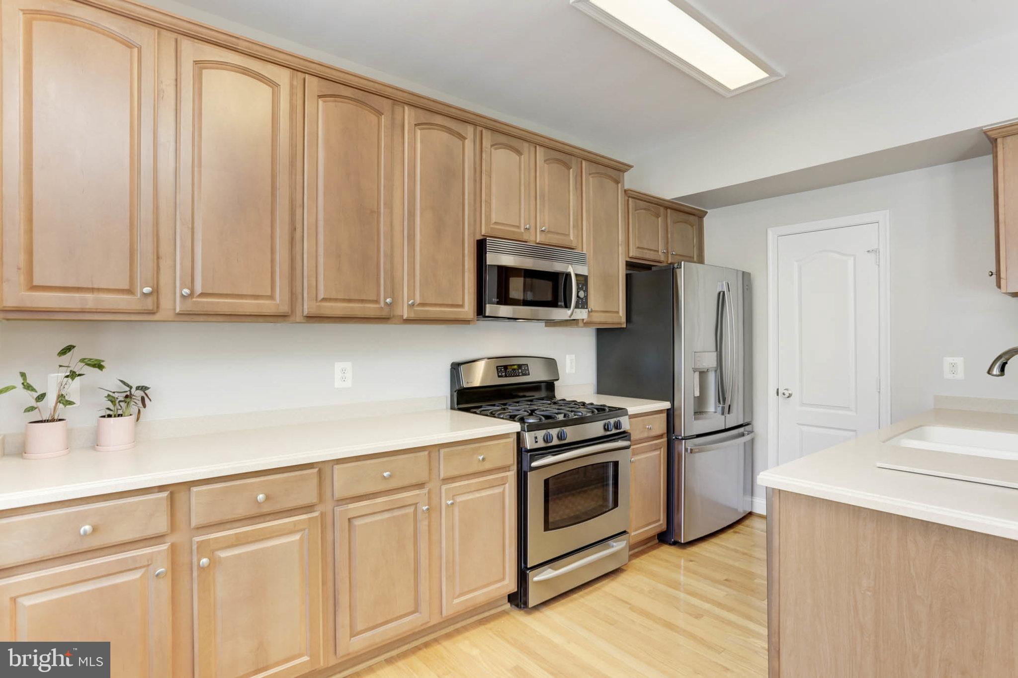 1027 Gaither Road Rockville, MD 20850 - Photo 16 of 71 Main Level - Eat-In Kitchen