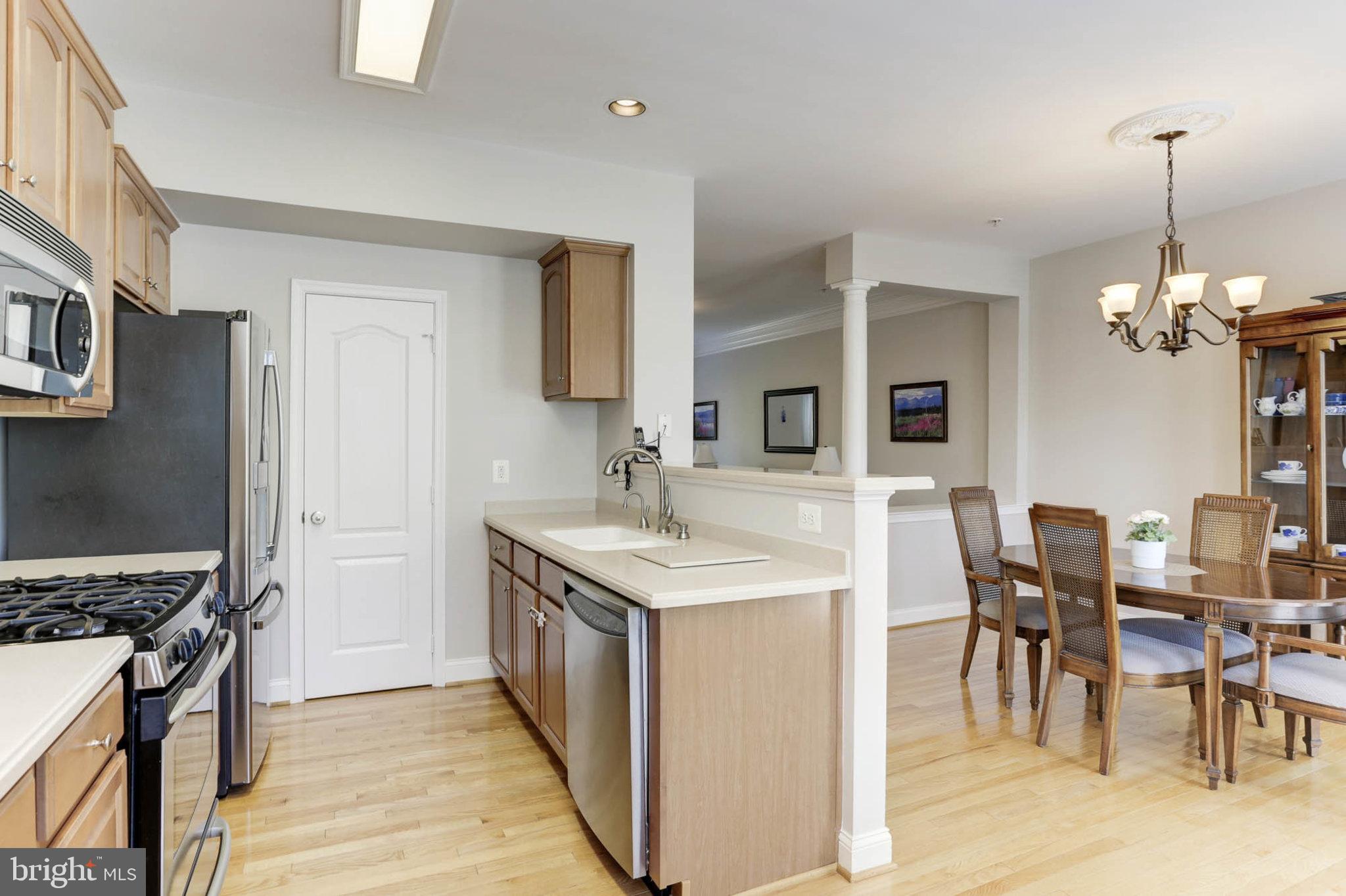 1027 Gaither Road Rockville, MD 20850 - Photo 18 of 71 Main Level - Eat-In Kitchen