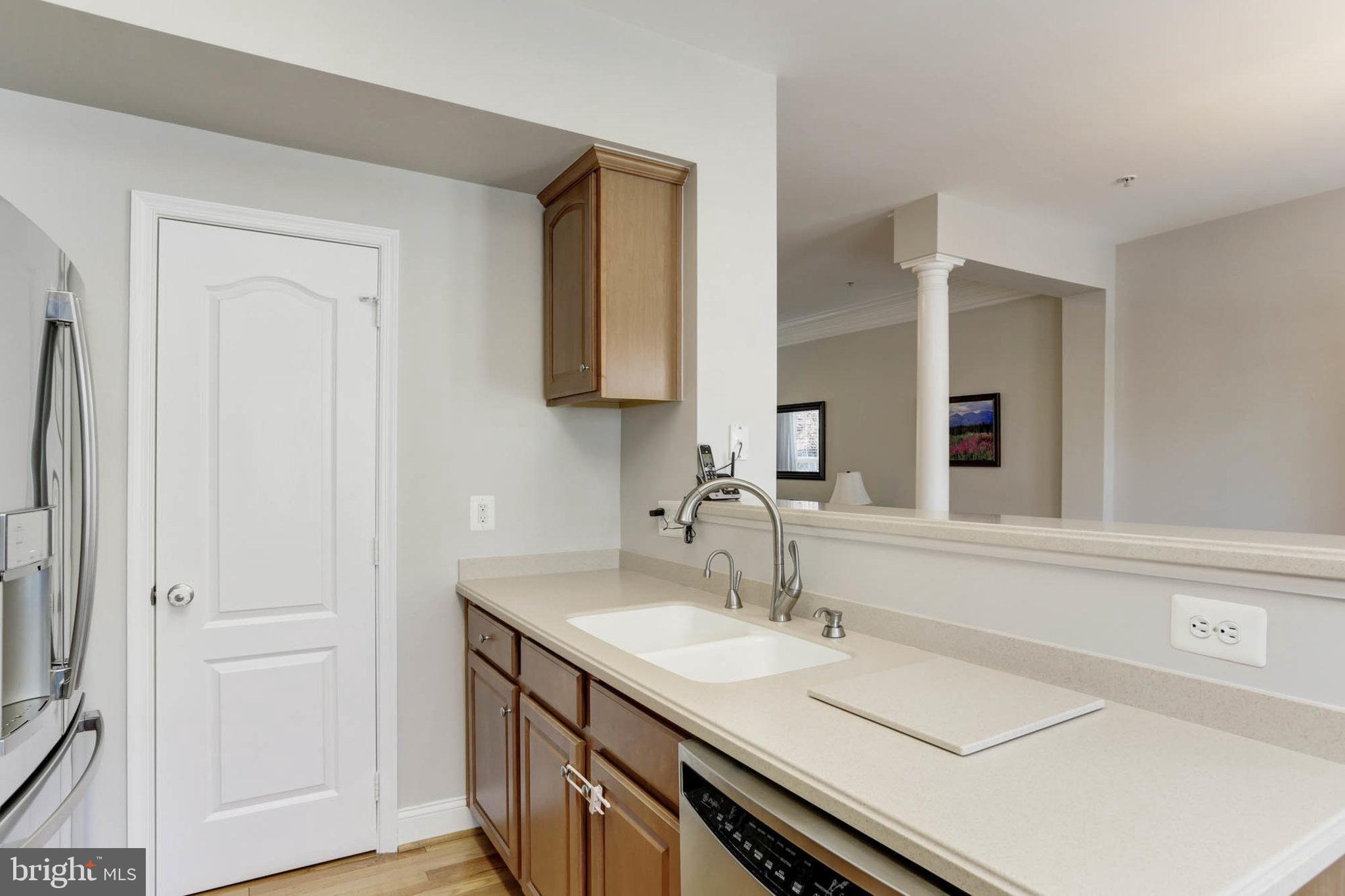 1027 Gaither Road Rockville, MD 20850 - Photo 19 of 71 Main Level - Eat-In Kitchen