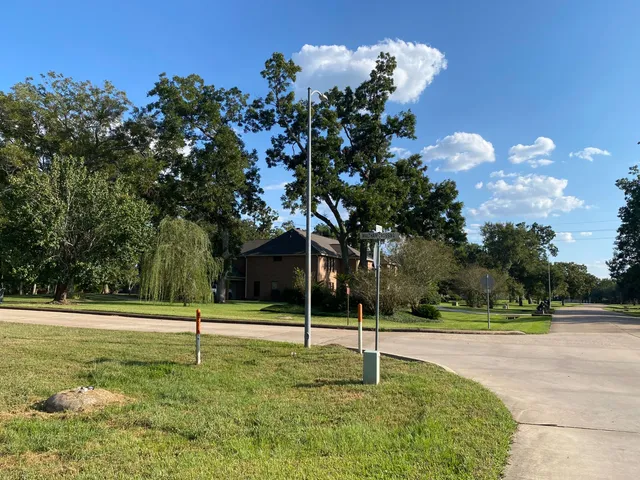 a house view with a entertaining space