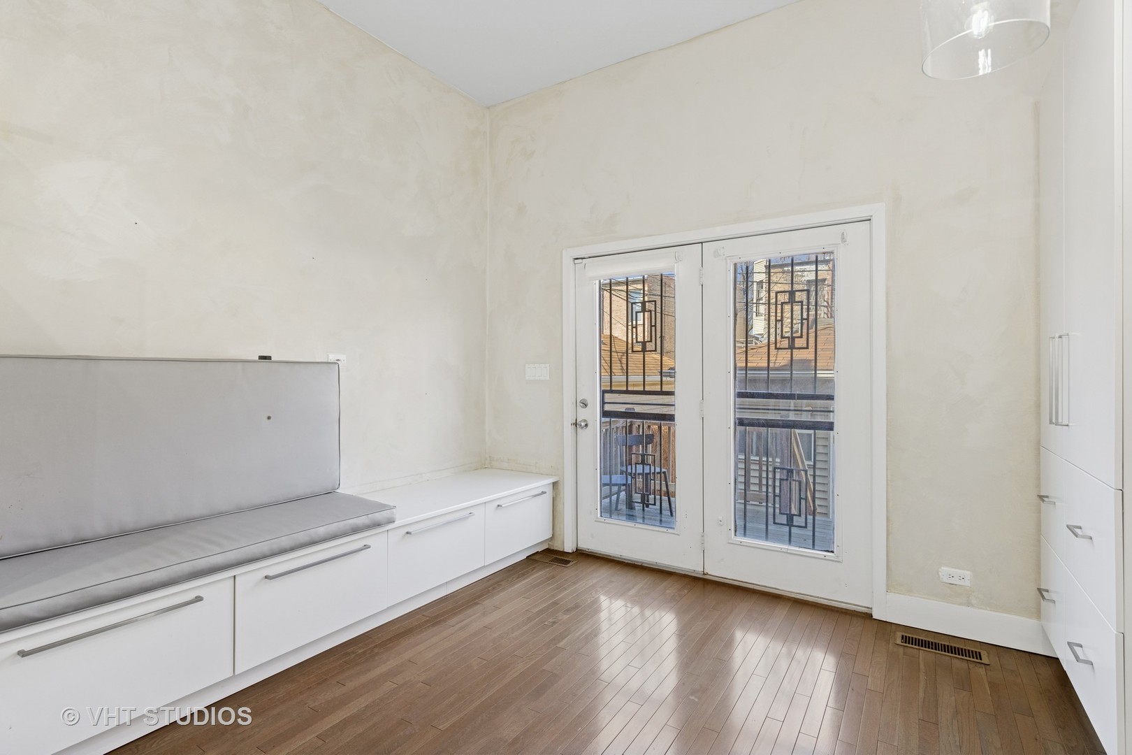 3342 South Giles Avenue Chicago, IL 60616 - Photo 11 of 35