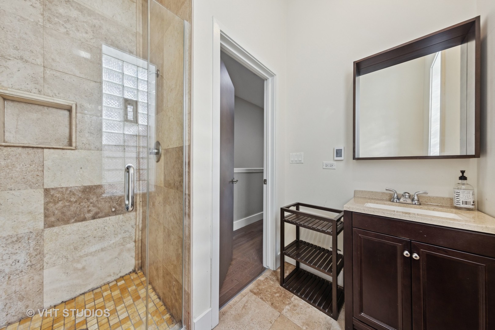 3342 South Giles Avenue Chicago, IL 60616 - Photo 25 of 35