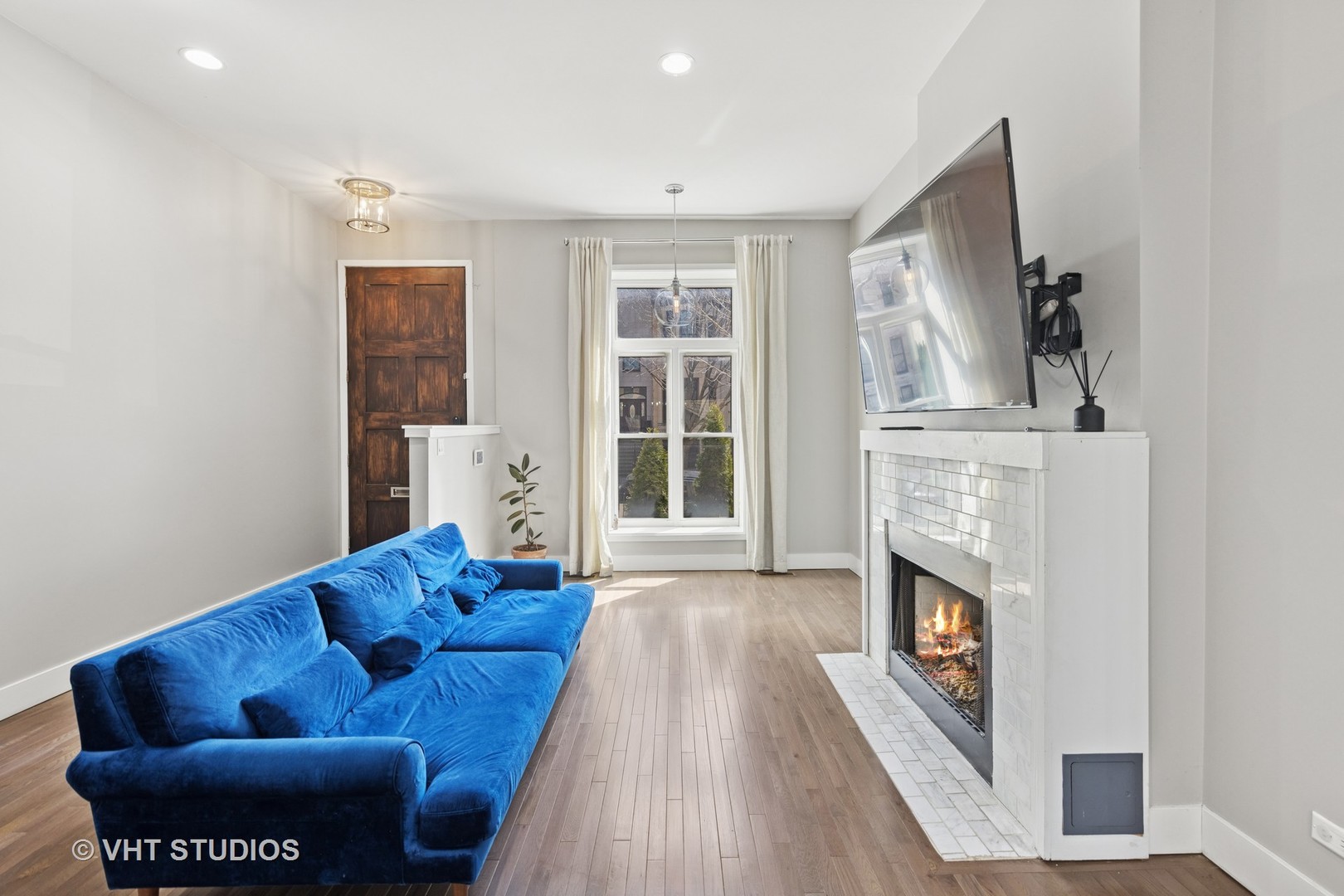 3342 South Giles Avenue Chicago, IL 60616 - Photo 3 of 35