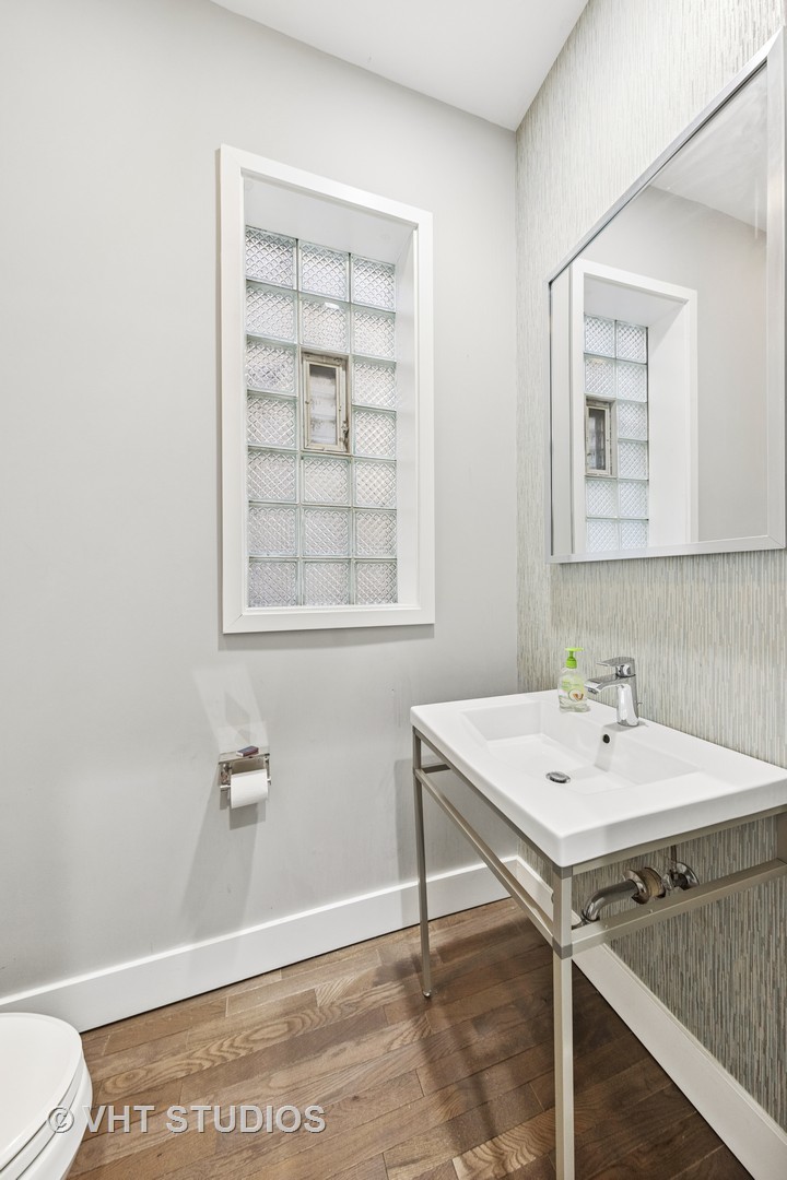 3342 South Giles Avenue Chicago, IL 60616 - Photo 8 of 35