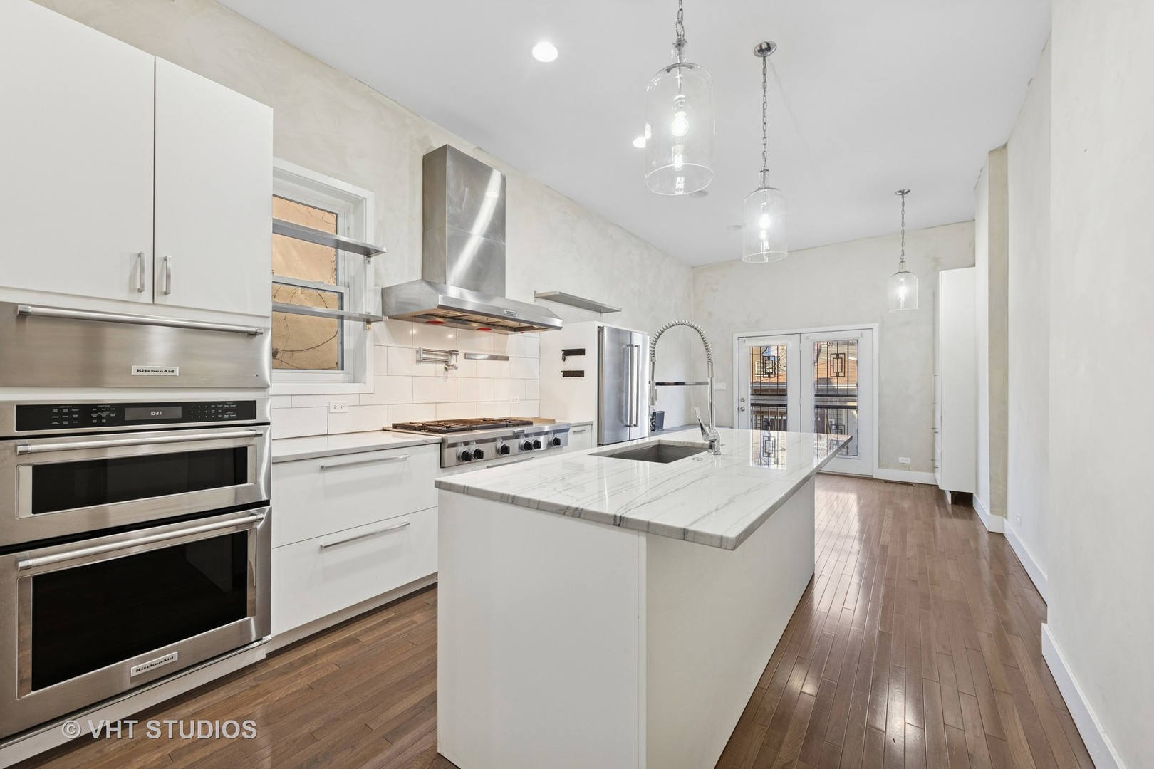 3342 South Giles Avenue Chicago, IL 60616 - Photo 9 of 35