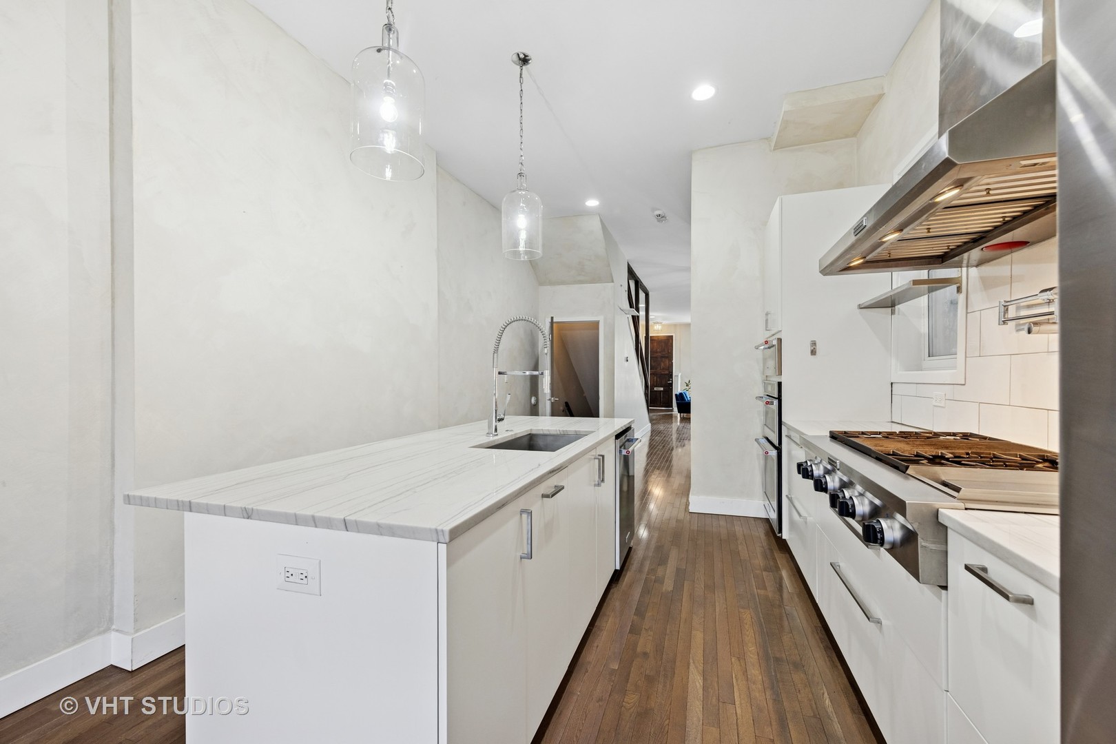 3342 South Giles Avenue Chicago, IL 60616 - Photo 10 of 35