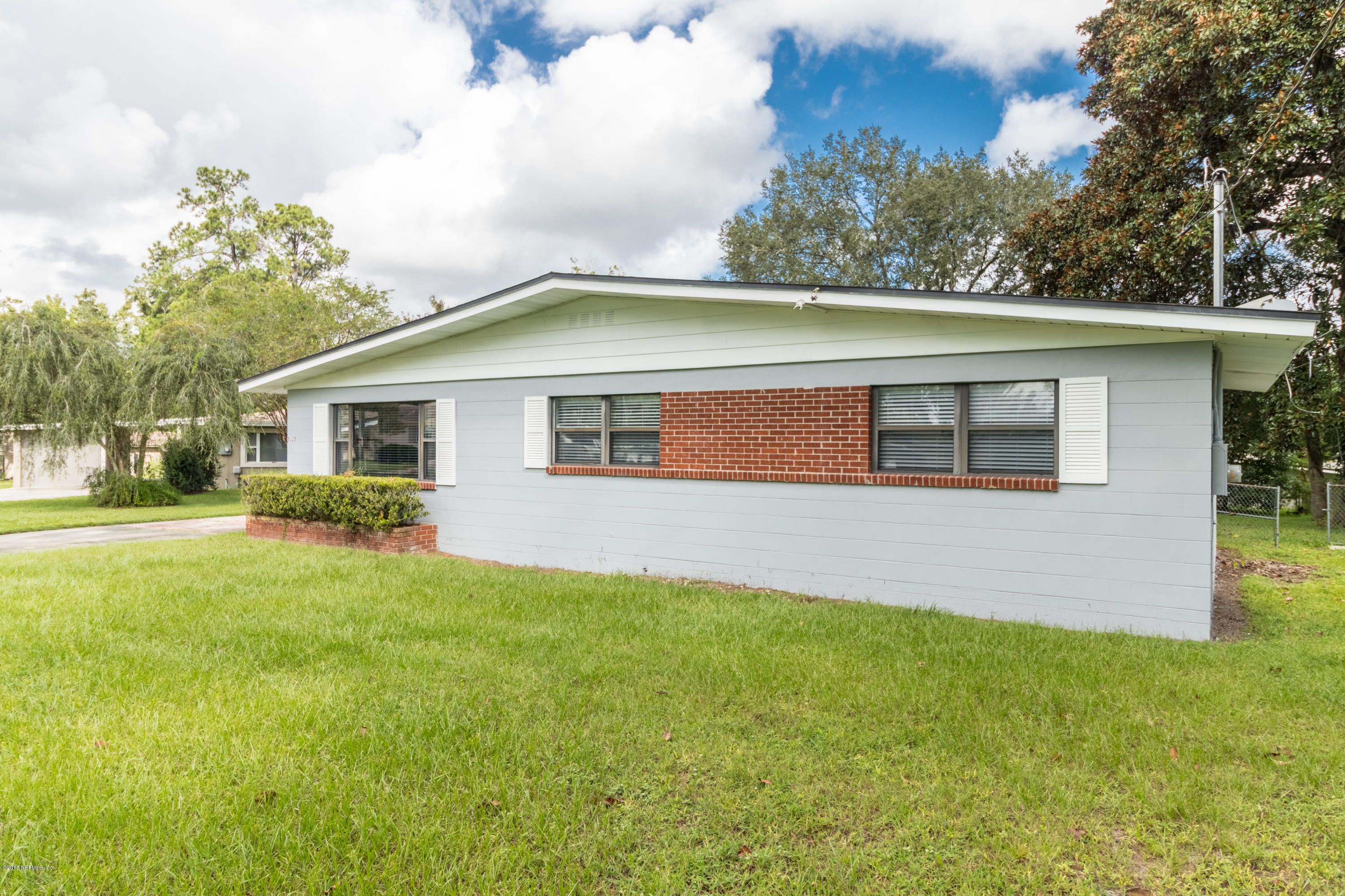 5125 Damascus Road South Jacksonville, FL 32207 - Photo 3 of 25 Front exterior