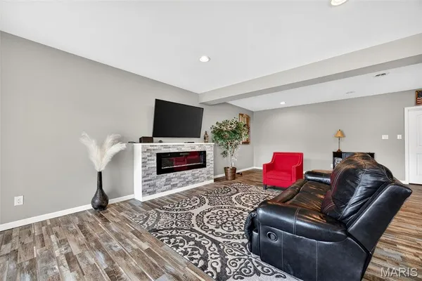 $490,000 | 527 Columbia Downs Drive, Lake St. Louis, MO 63367